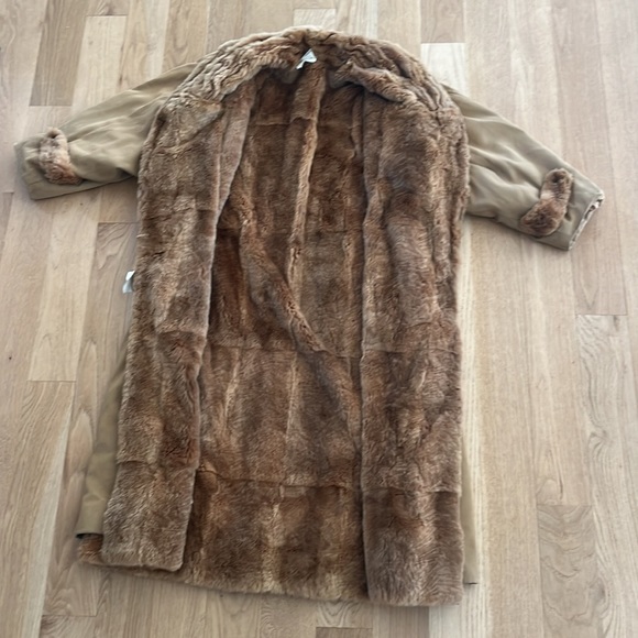 Vintage Fendi fur lined long coat with Fendi buttons and lining - Picture 5 of 8
